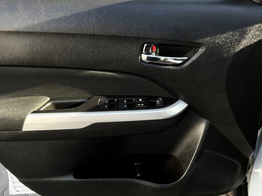 Suzuki Vitara 1,6 Premium (GL+), fotografija 15