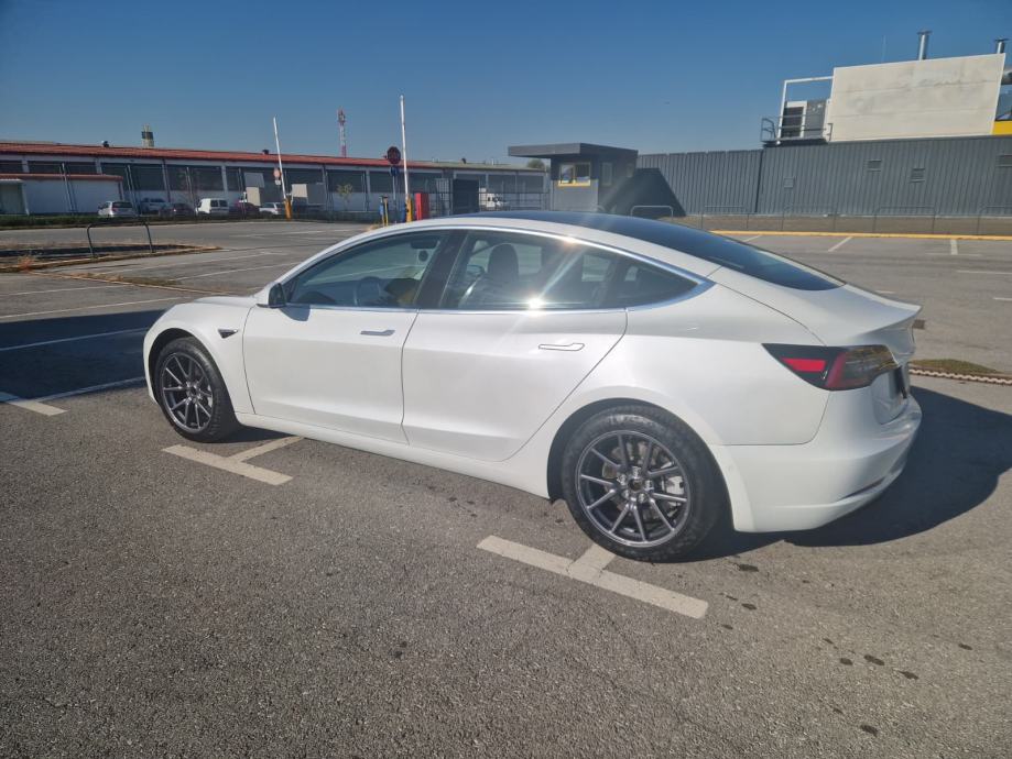 Tesla Model 3 dual motor, fotografija 2