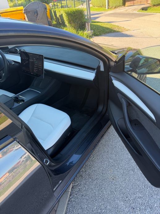 Tesla Model 3 Performance, fotografija 3