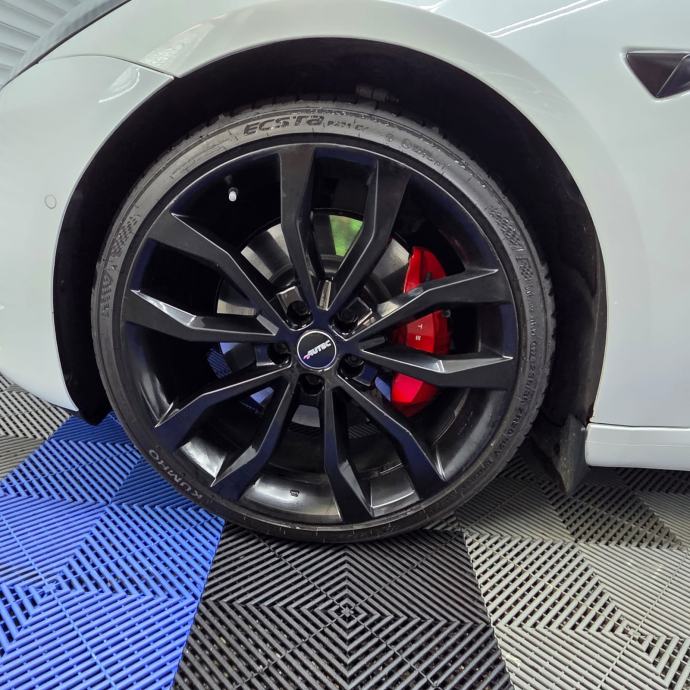 Tesla Model 3 Performance, fotografija 5