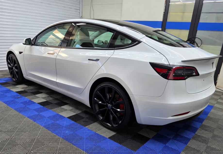 Tesla Model 3 Performance, fotografija 3
