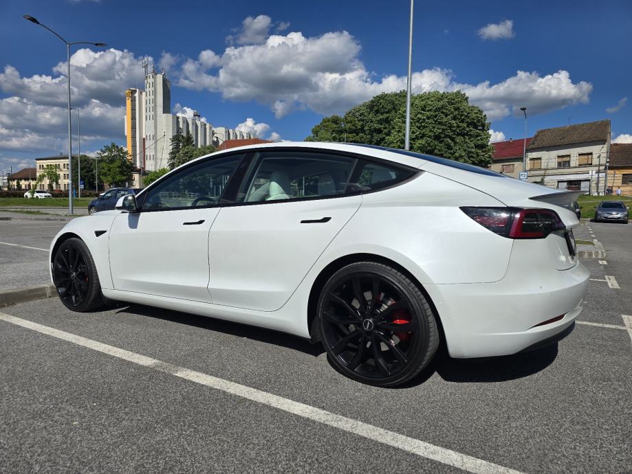 Tesla Model 3 Performance, fotografija 10