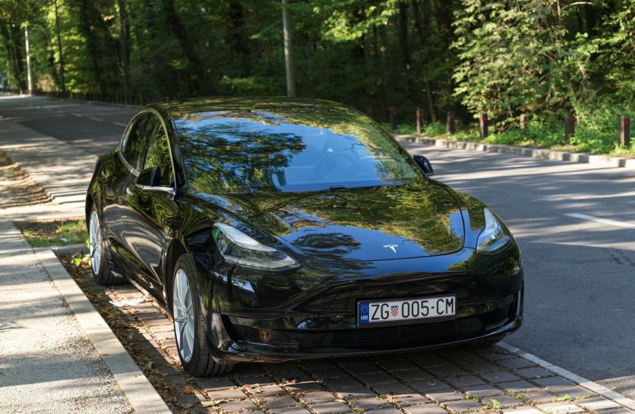Tesla Model 3 SR+, fotografija 3