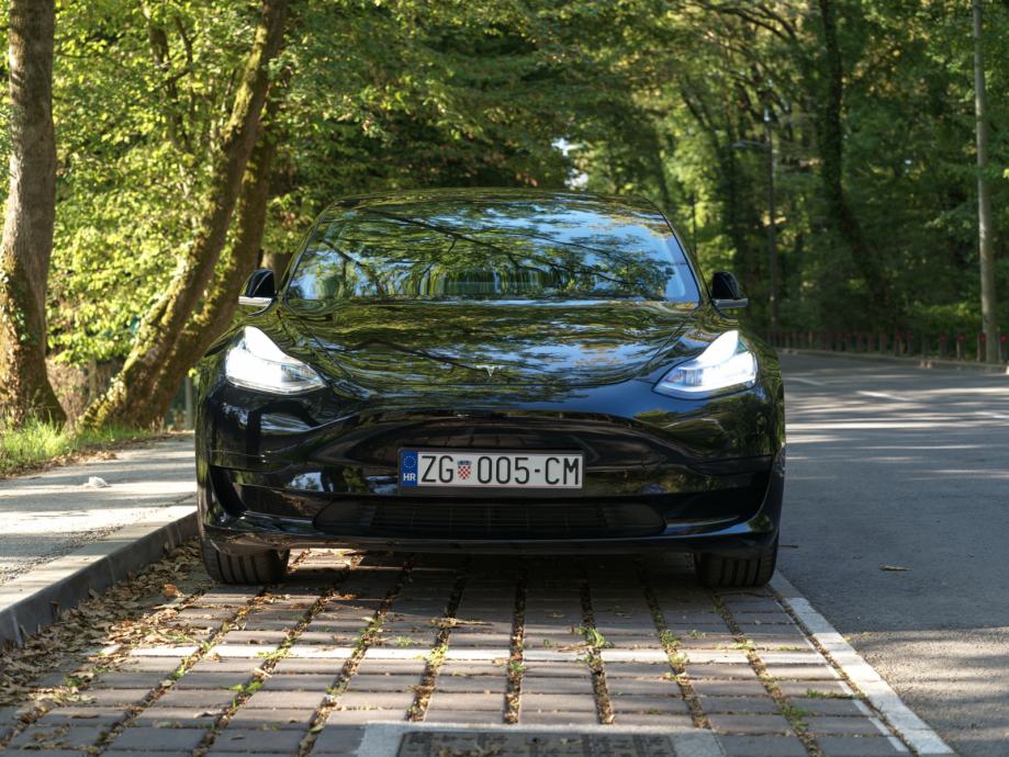 Tesla Model 3 SR+, fotografija 2