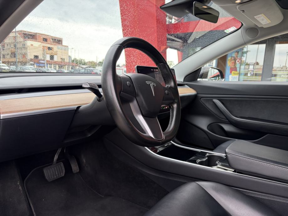 Tesla Model 3 SR+, fotografija 12