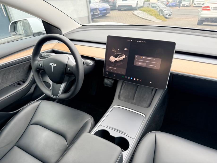 Tesla Model 3 SR, fotografija 13