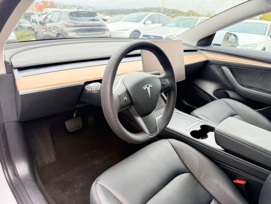 Tesla Model 3 SR, fotografija 15