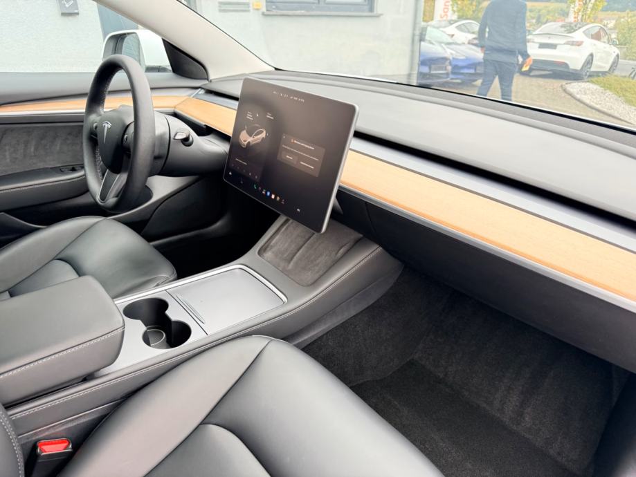 Tesla Model 3 SR, fotografija 14