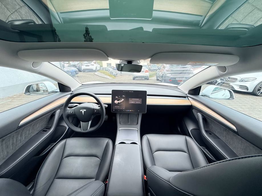 Tesla Model 3 SR, fotografija 12