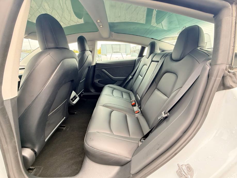 Tesla Model 3 SR, fotografija 18