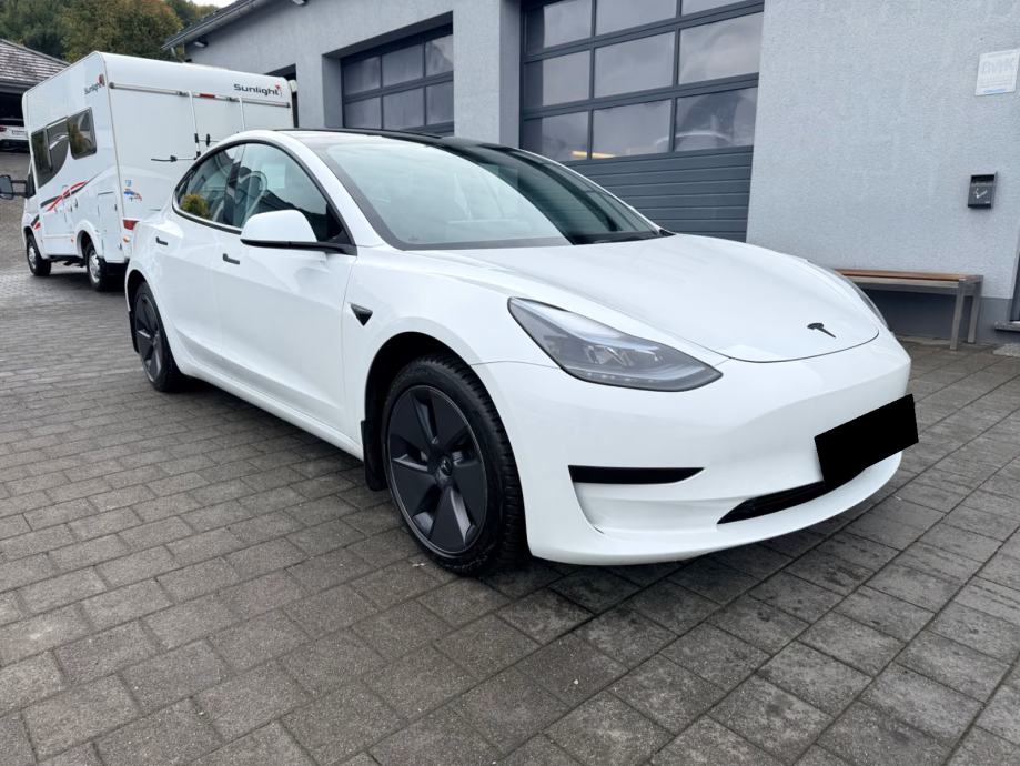 Tesla Model 3 SR, fotografija 3
