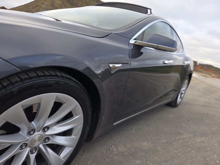 Tesla Model S 75 free supercharger+internet, fotografija 7