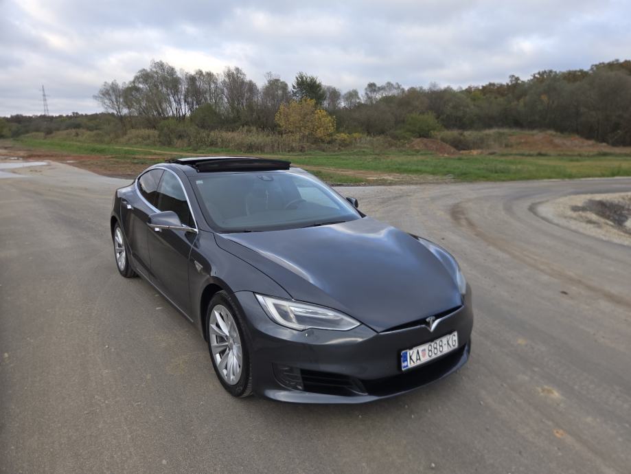Tesla Model S 75 free supercharger+internet, fotografija 3