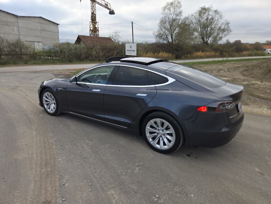 Tesla Model S 75 free supercharger+internet, fotografija 10