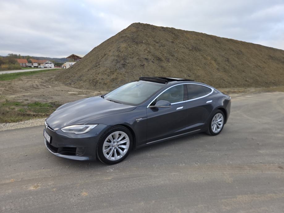 Tesla Model S 75 free supercharger+internet, fotografija 2