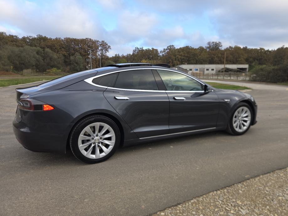 Tesla Model S 75 free supercharger+internet, fotografija 9