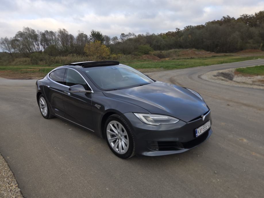 Tesla Model S 75 free supercharger+internet, fotografija 4