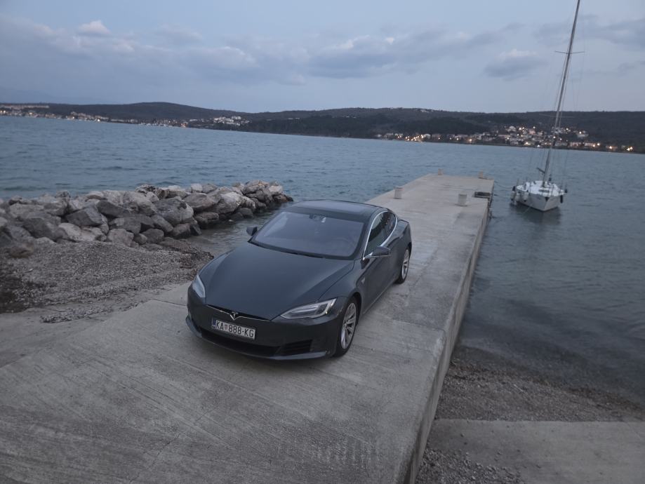 Tesla Model S 75 free supercharger+internet, fotografija 13