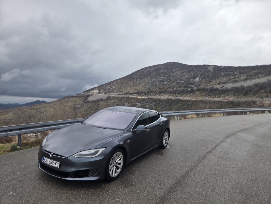 Tesla Model S 75 free supercharger+internet, fotografija 12