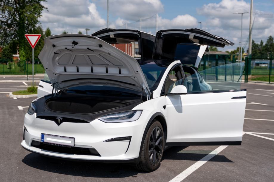 Tesla Model X Dual Motor AllWheel Drive automatik, 2023 god.