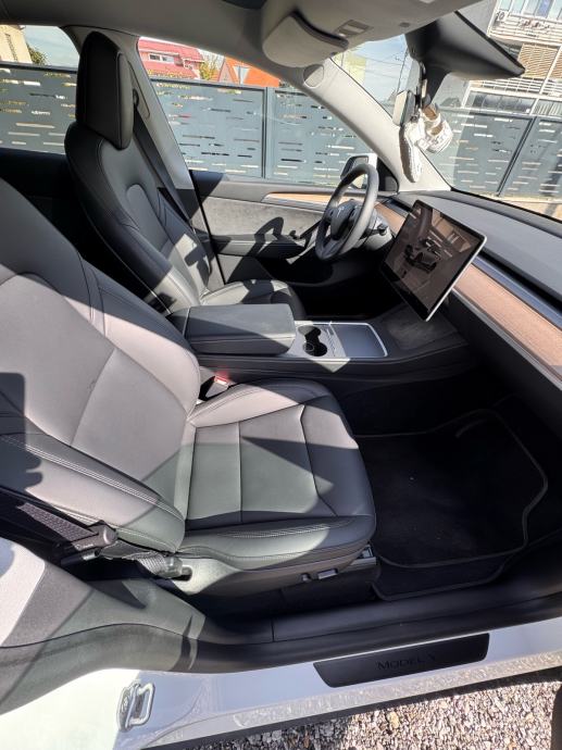 Tesla Model Y AWD 4x4 Long range Dual motor 17.200 KM Odlična oprema, fotografija 6