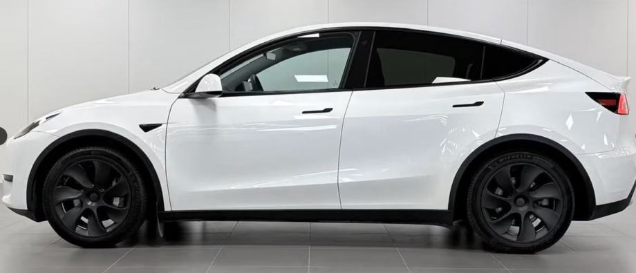 Tesla Model Y Basis RWD, fotografija 5