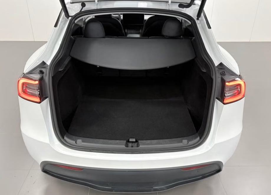 Tesla Model Y Basis RWD, fotografija 6