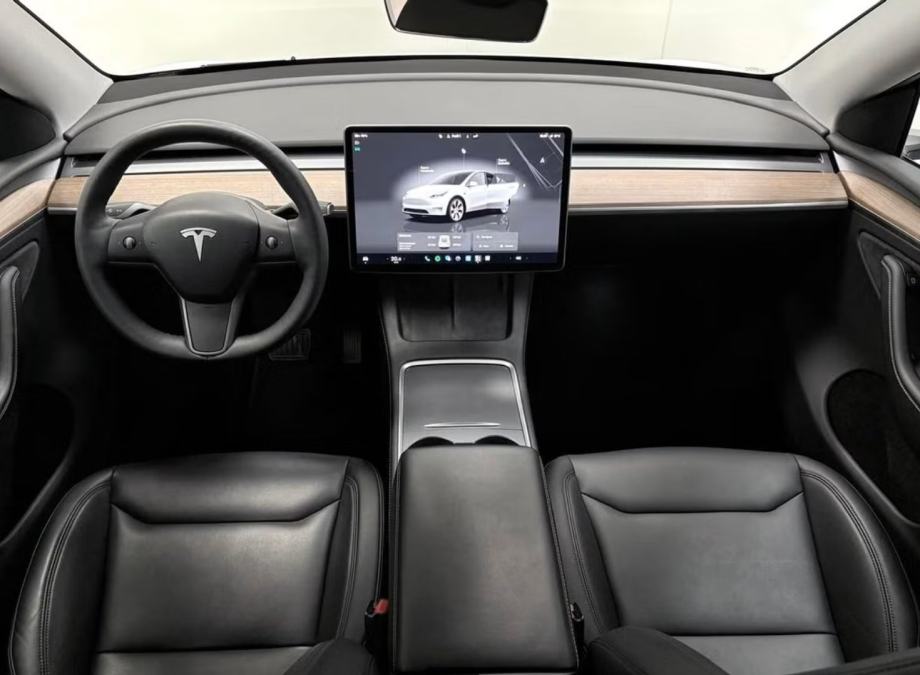 Tesla Model Y Basis RWD, fotografija 8