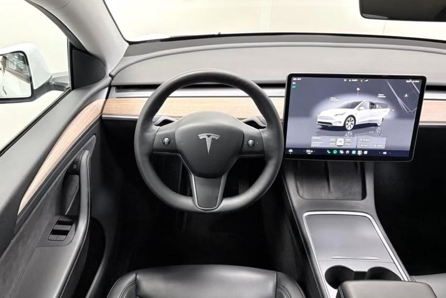 Tesla Model Y Basis RWD, fotografija 9