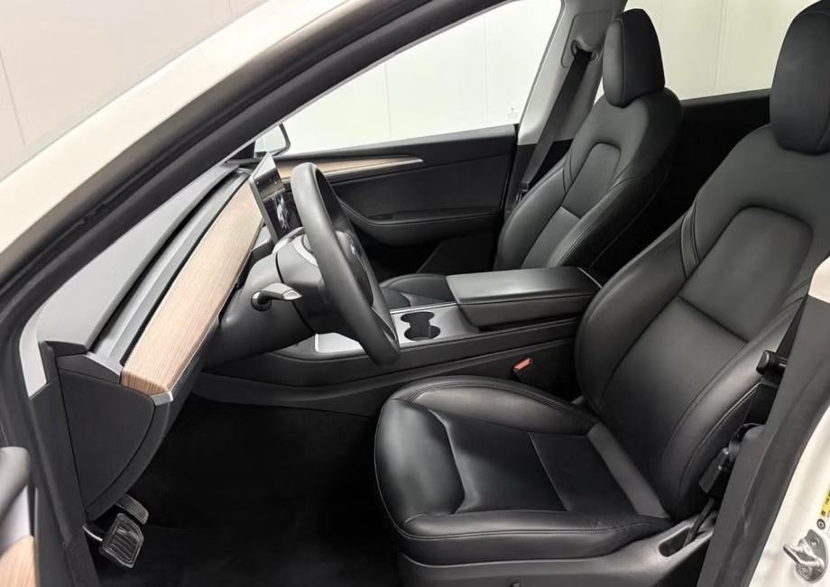 Tesla Model Y Basis RWD, fotografija 10