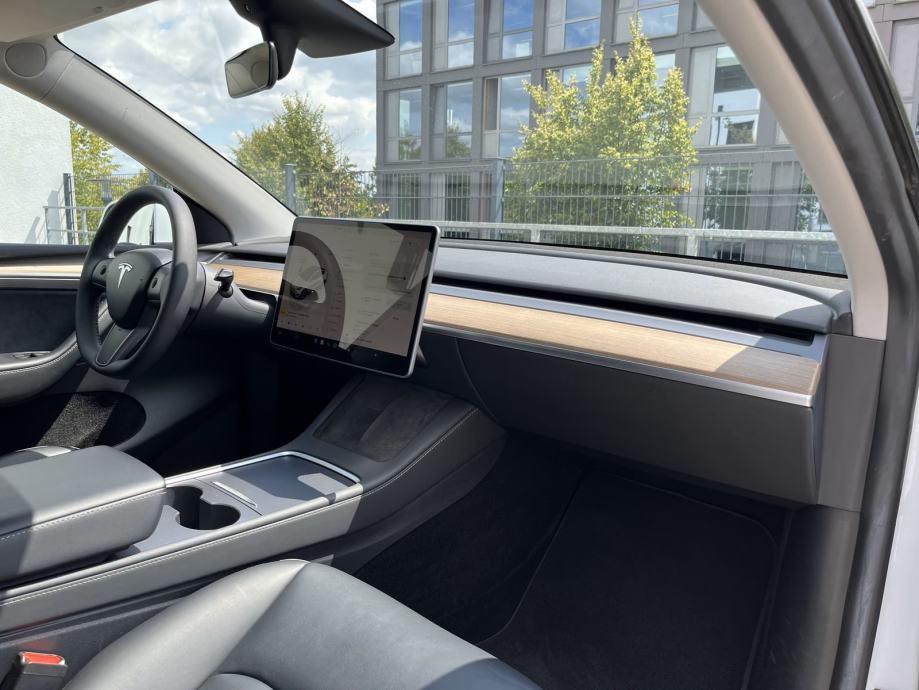 Tesla Model Y Long Range AWD, fotografija 13