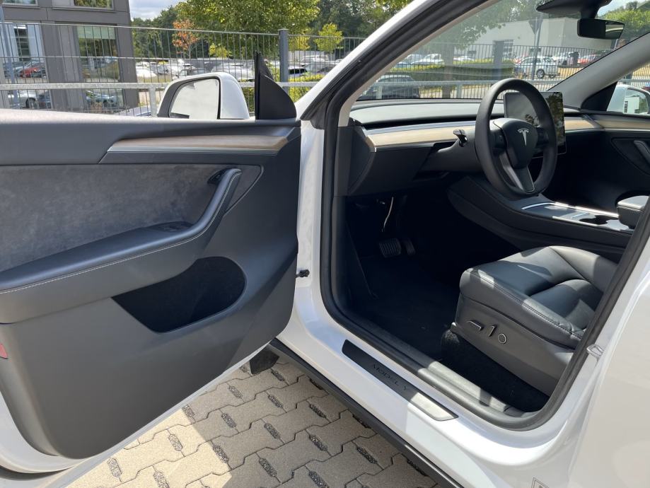 Tesla Model Y Long Range AWD, fotografija 15