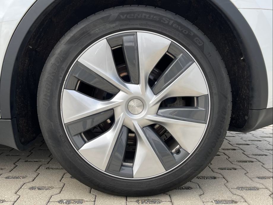 Tesla Model Y Long Range AWD, fotografija 9