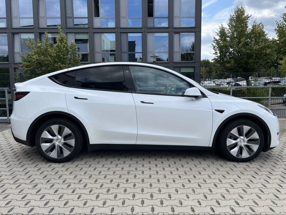 Tesla Model Y Long Range AWD, fotografija 3