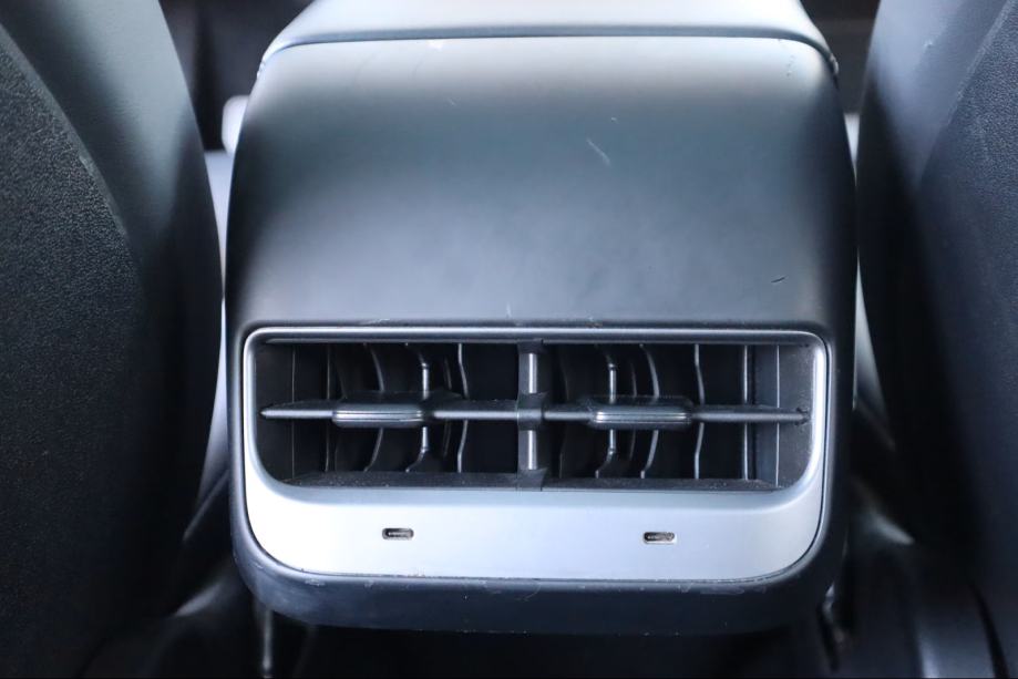 Tesla Model Y, fotografija 13