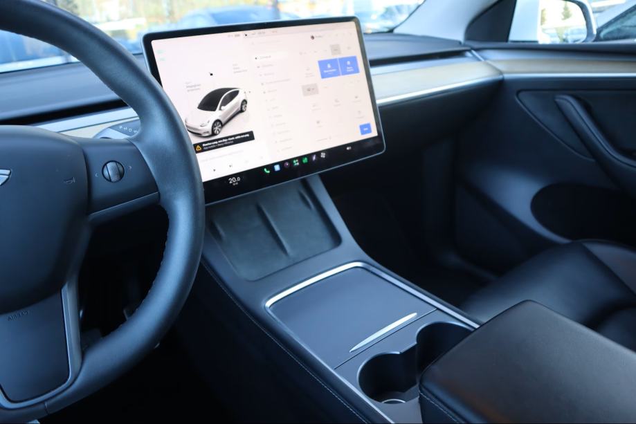 Tesla Model Y, fotografija 10