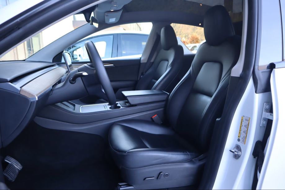 Tesla Model Y, fotografija 12