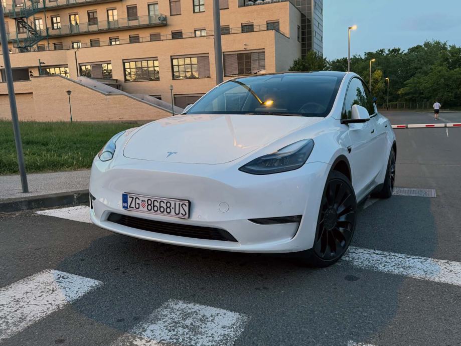 Tesla Model Y Performance Dual Motor AWD, pod garancijom, 2022 god.