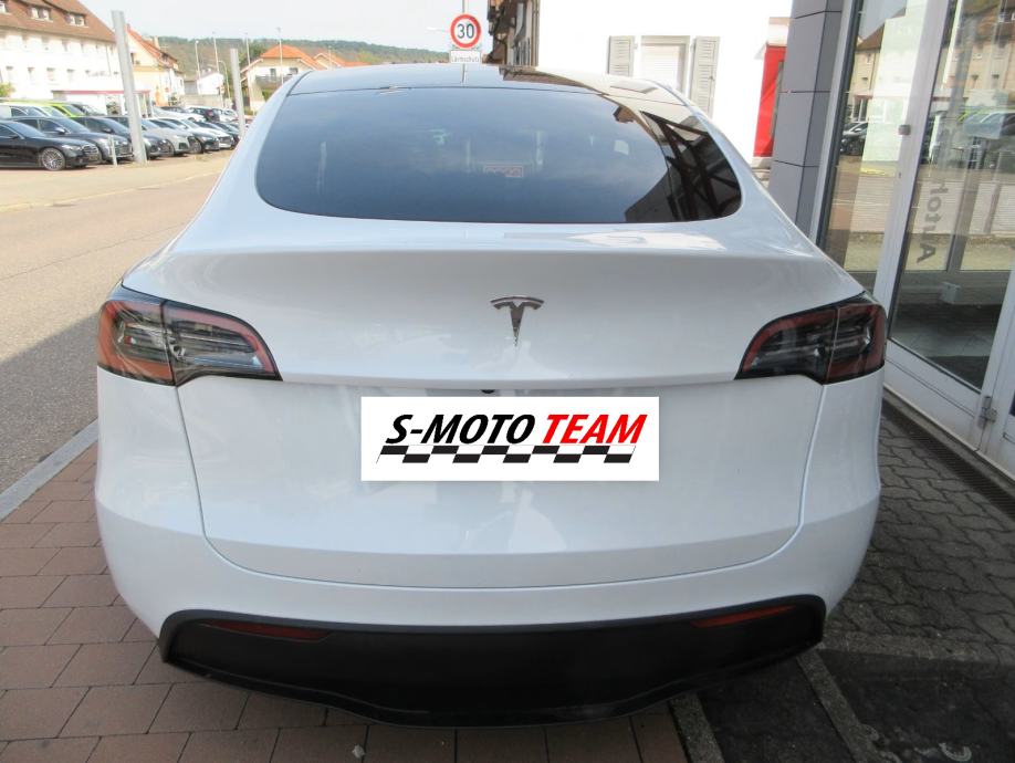 Tesla Model Y RWD, fotografija 8