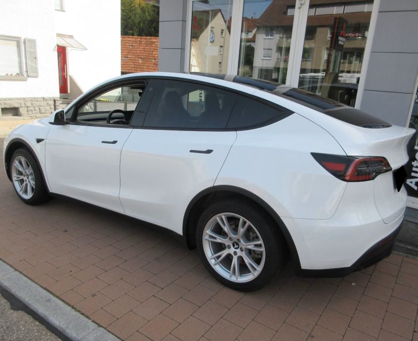 Tesla Model Y RWD, fotografija 7