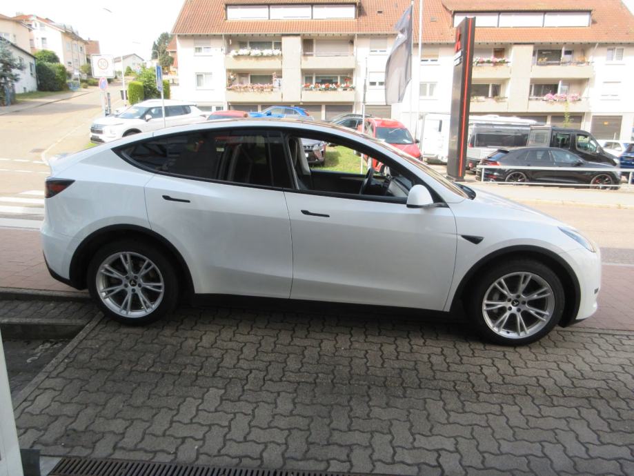 Tesla Model Y RWD, fotografija 4