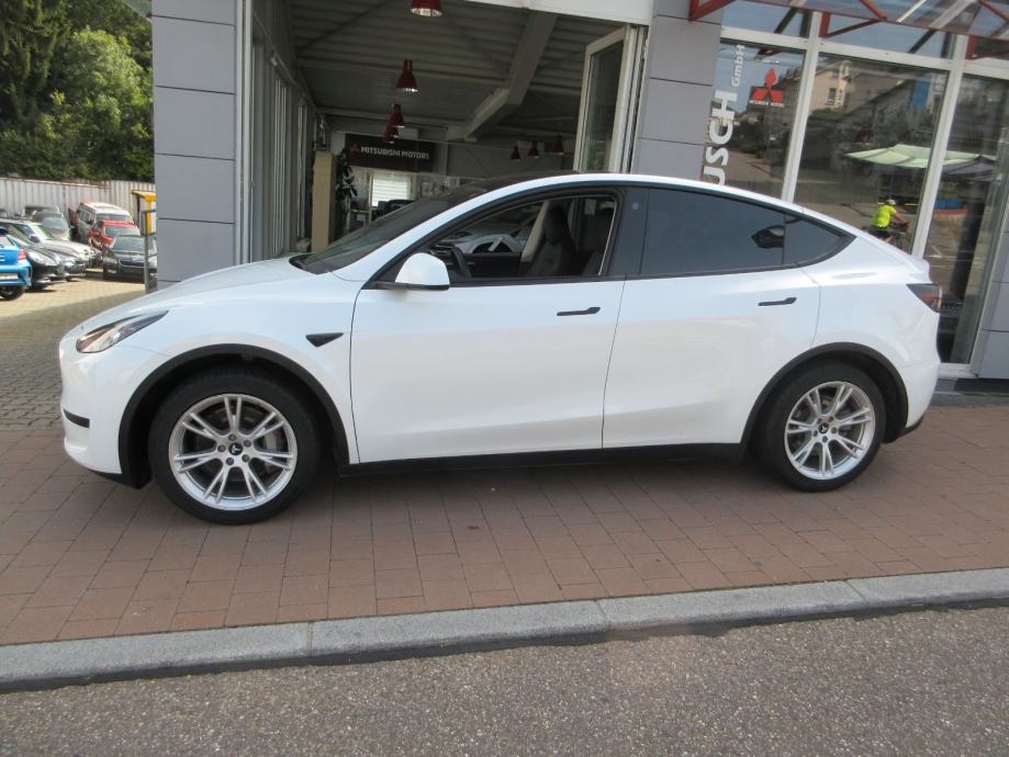 Tesla Model Y RWD, fotografija 5