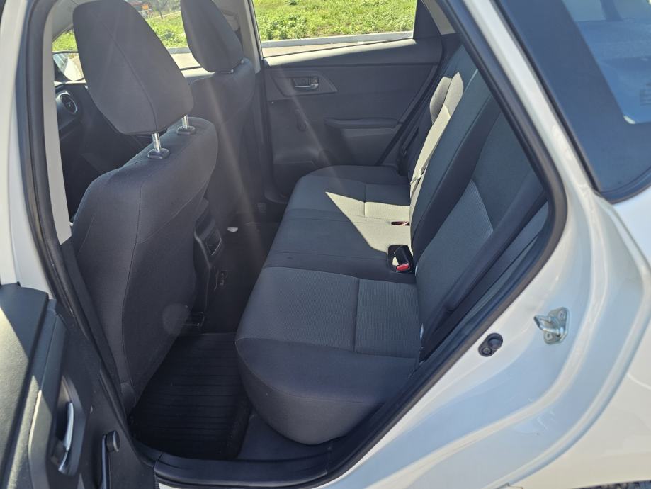 Toyota Auris 1,33+1+VLASNIK, fotografija 10