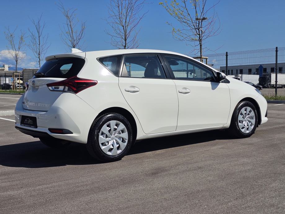 Toyota Auris 1,33+1+VLASNIK, fotografija 4