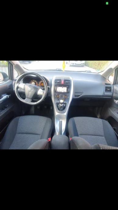 Toyota Auris 1,4 D-4D, fotografija 2