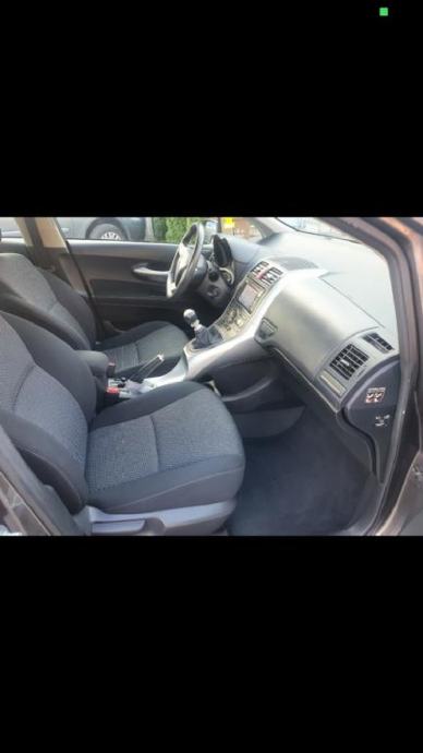 Toyota Auris 1,4 D-4D, fotografija 3