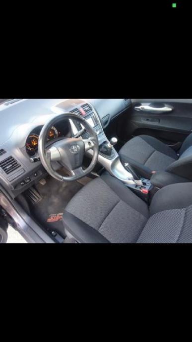Toyota Auris 1,4 D-4D, fotografija 4