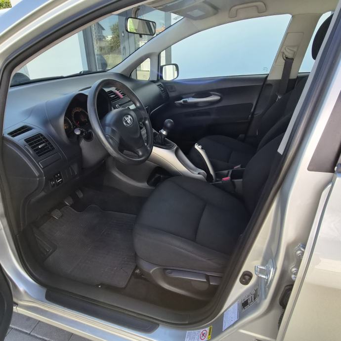 Toyota Auris 1,4 VVT-i benzinac● HR auto ● 159.ooo km, fotografija 6
