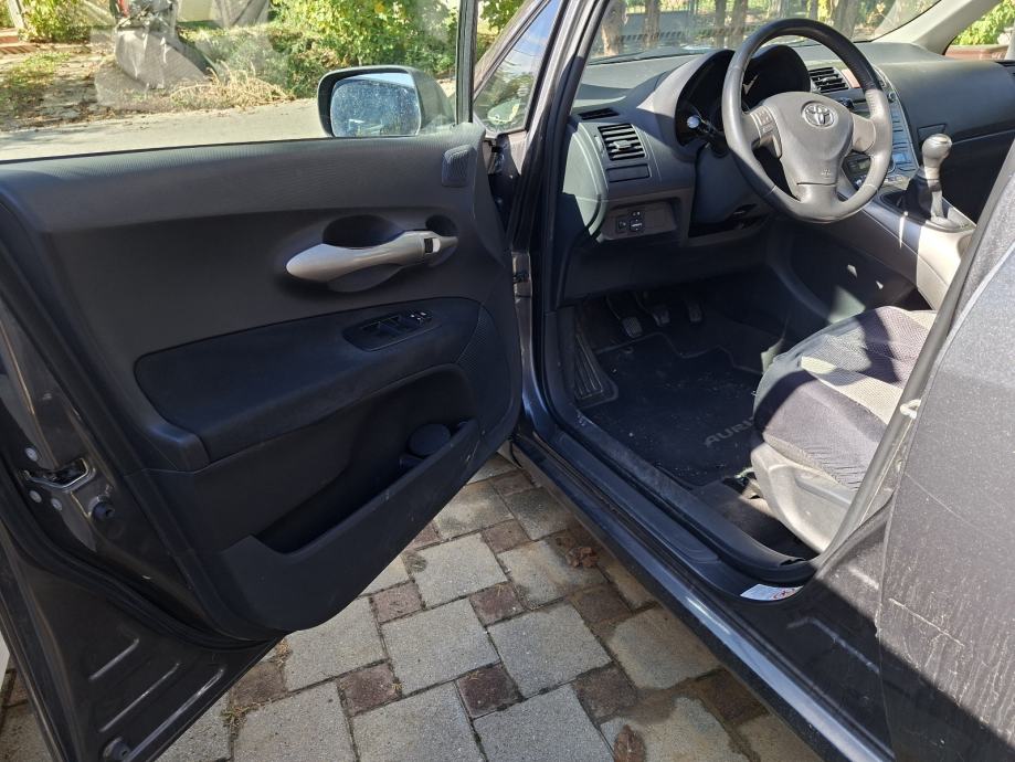 Toyota Auris 1,4 VVT-i, fotografija 4