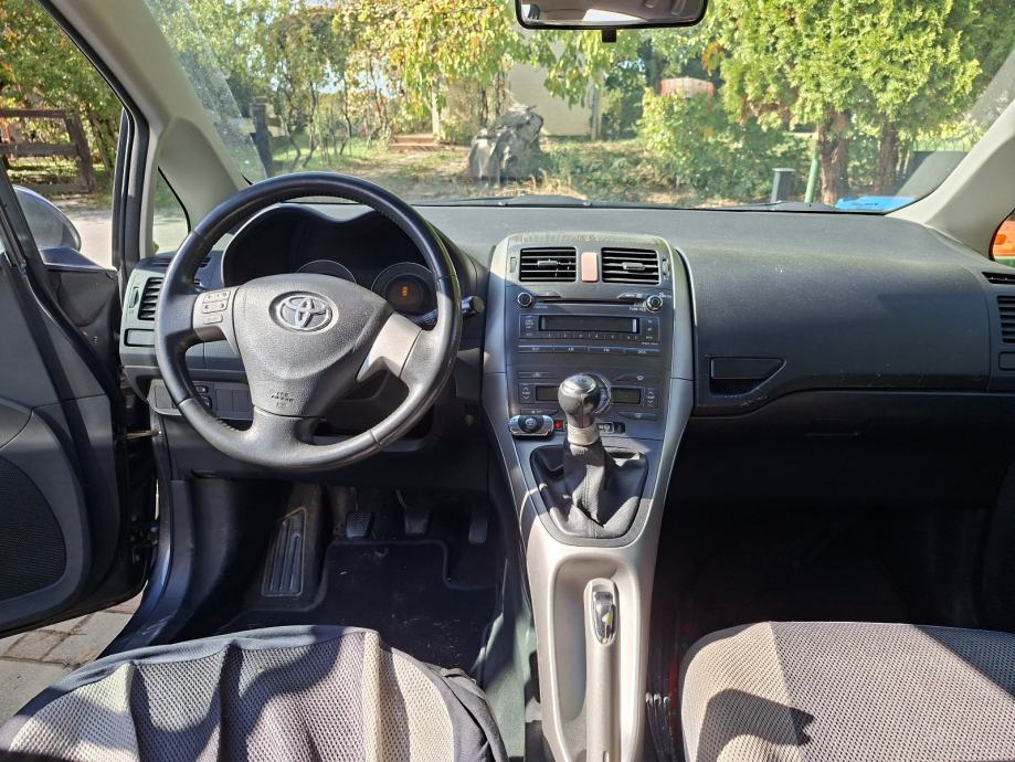 Toyota Auris 1,4 VVT-i, fotografija 3